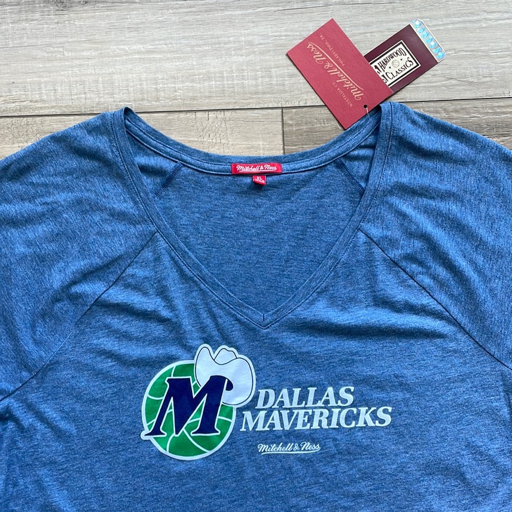 NWT Mitchell & Ness Dallas Mavericks NBA Hardwood Classics V-Neck T-Shirt